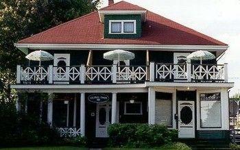 Colonial Charm Inn シャーロットタウン エクステリア 写真