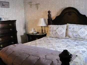Colonial Charm Inn シャーロットタウン エクステリア 写真