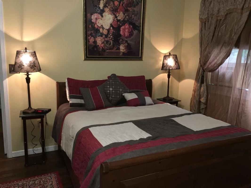Colonial Charm Inn シャーロットタウン エクステリア 写真