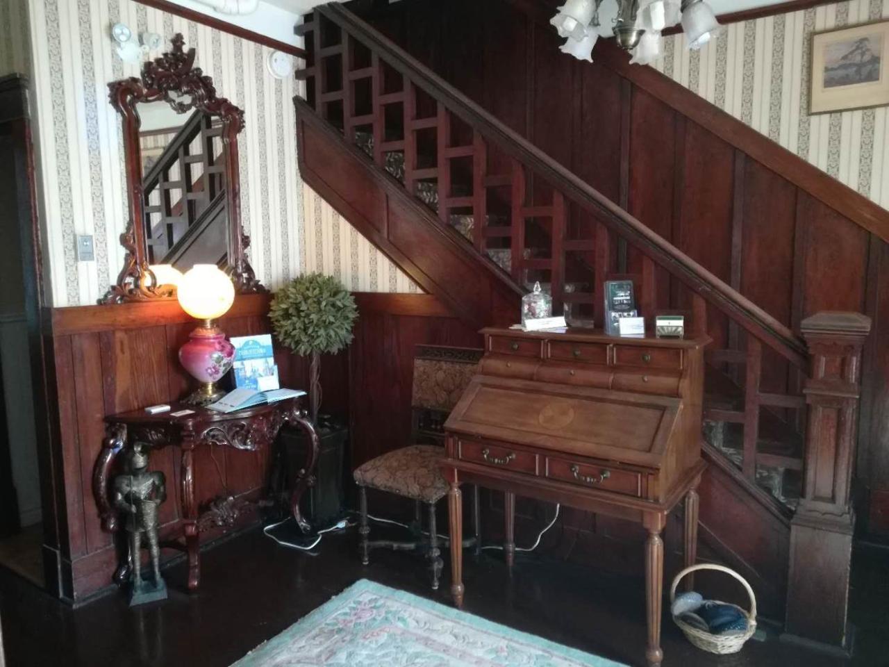 Colonial Charm Inn シャーロットタウン エクステリア 写真